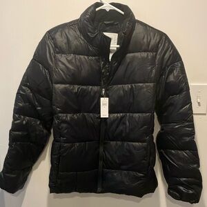 Gap woman’s small black puffer coat. NWT